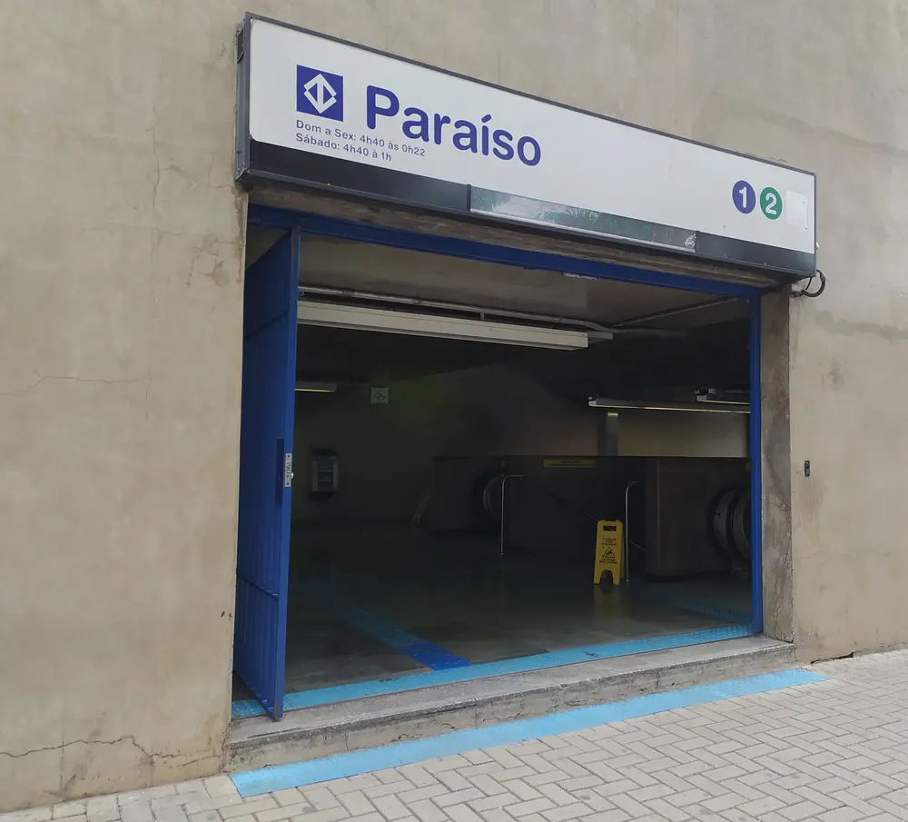Foto que ilustra matéria sobre o melhor lugar para morar em São Paulo mostra a entrada da estação paraíso (Foto: Shutterstock)