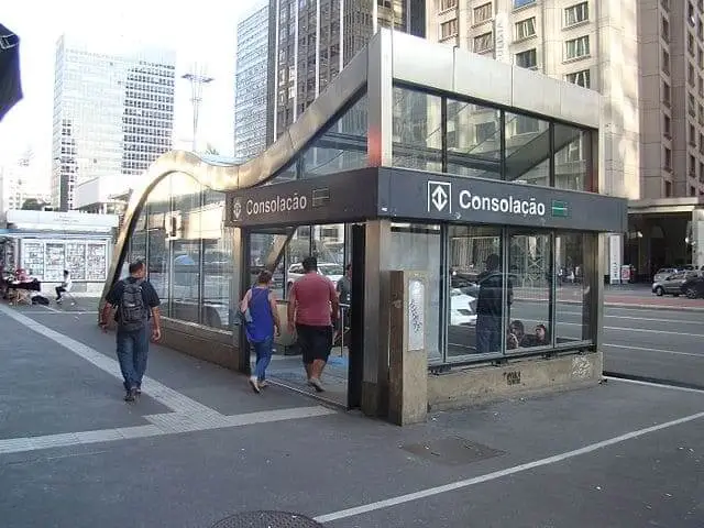 Imagem da entrada da estação consolação, da linha 2-verde, para ilustrar matéria sobre qual melhor bairro para morar em SP