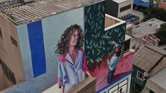 Imagem mostra empena feita pelo artista Apolo Torres