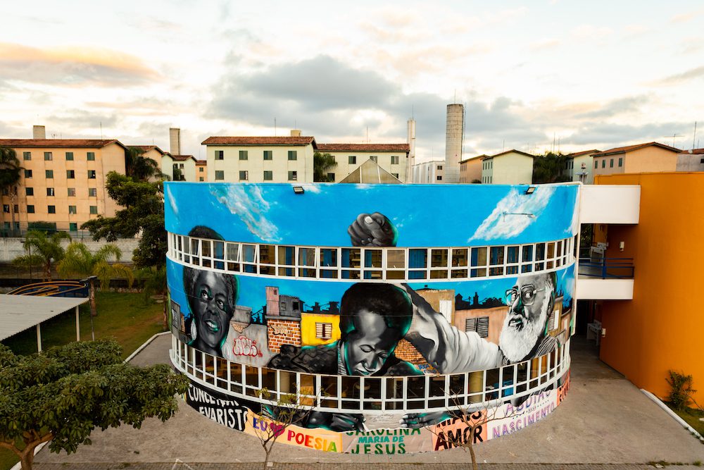 "Memória e Poesia em Traço Negro"
