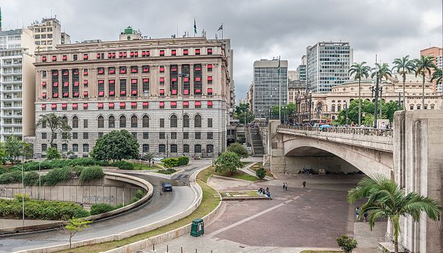 Foto que ilustra matéria sobre o Terminal Bandeira mostra o Viaduto do Chá