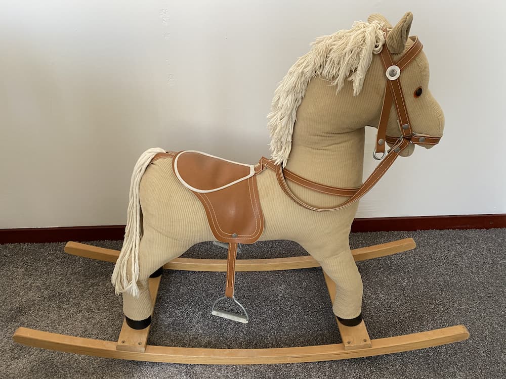 Cavalo de balanço retrô.
