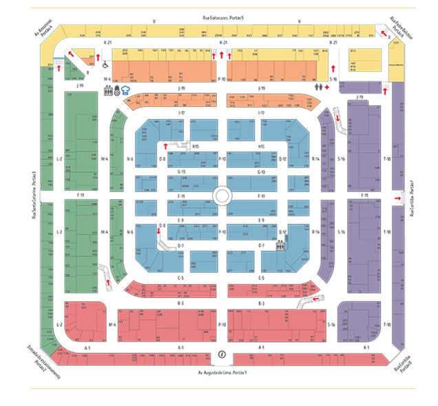 Mapa do Mercado Central de Belo Horizonte com lojas identificadas, seções codificadas por cores, passarelas principais e entradas/saídas em cada lado. A área central aberta apresenta caminhos que conectam os blocos de lojas identificados com números.