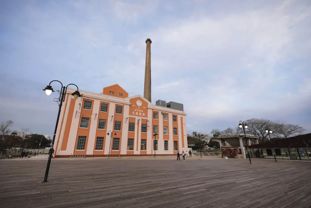 Imagem do histórico prédio da Usina do Gasômetro para ilustrar matéria sobre o que tem para fazer em Porto Alegre