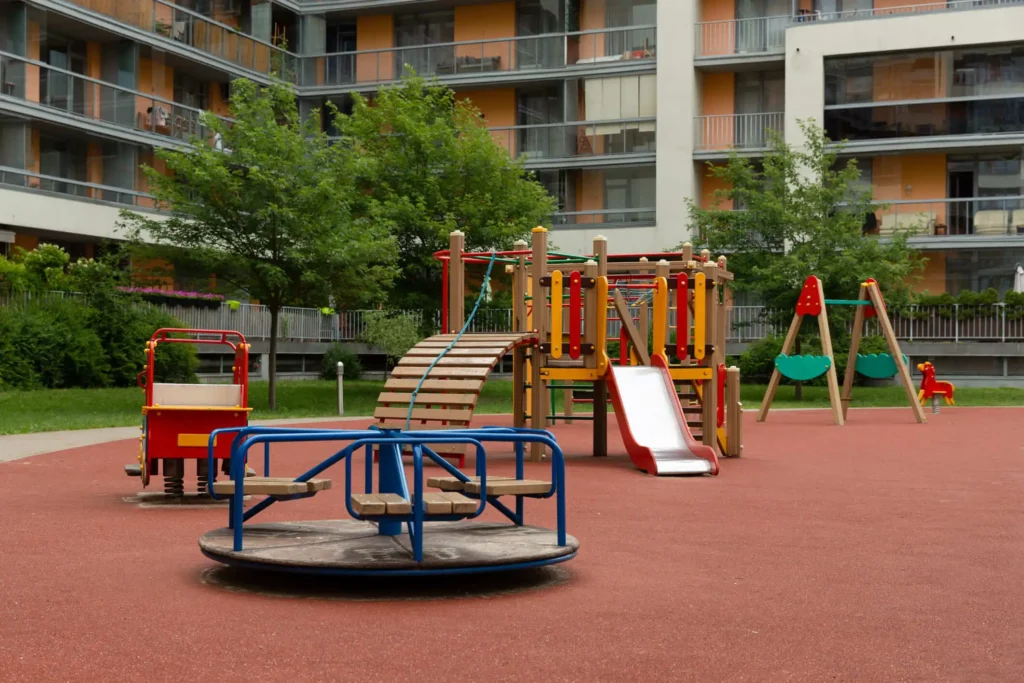 Imagem de um playground em uma área comum de um condomínio para ilustrar matéria sobre o que é área comum