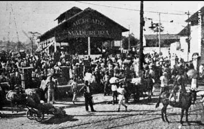 Imagem da frente do Mercado de Madureira no ano de 1937 para ilustrar matéria sobre o Mercadão de Madureira fecha que horas?