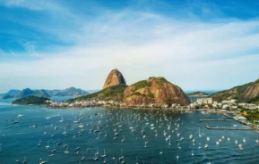 Imagem do Pão de Açúcar e mar no Rio de Janeiro