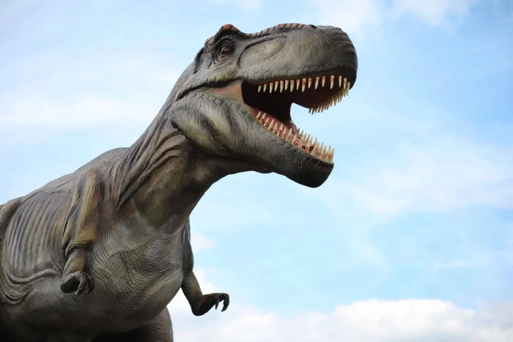 Imagem de um dinossauro de mentira para ilustrar matéria sobre as férias e o Mundo dos Dinossauros em SP