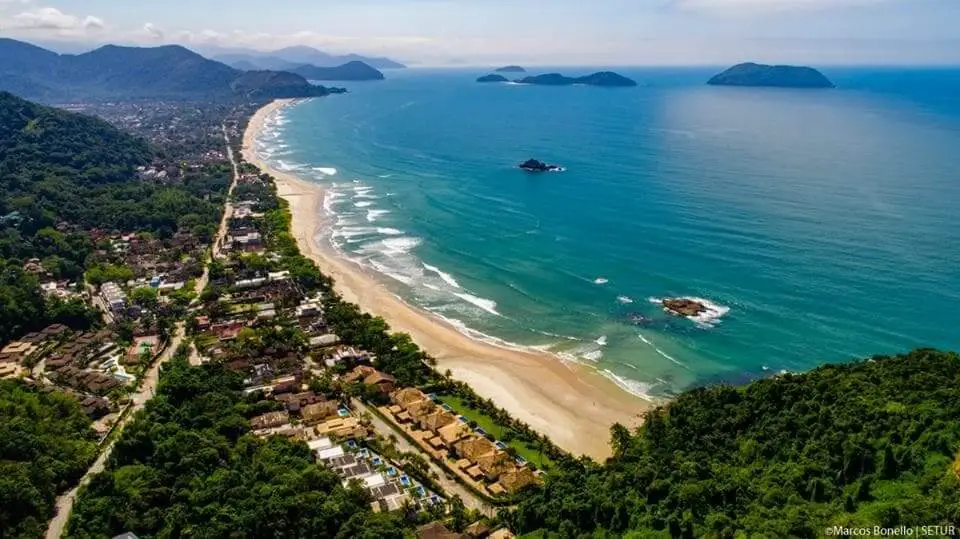 Imagem da vista aérea da Praia de Juquehy, em São Sebastião, São Paulo