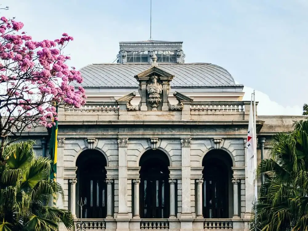 Imagem da Praça da Liberdade, em Belo Horizonte