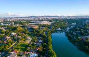 Imagem aérea da Lagoa da Pampulha, em Belo Horizonte, para ilustar matéria sobre os pontos turísticos de BH