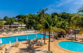 Foto que ilustra matéria sobre clubes em Americana mostra as piscinas do Clube do Bosque (Foto: Divulgação)