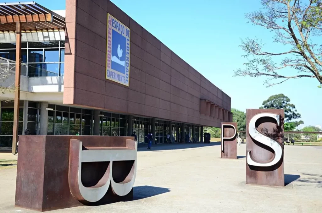 Imagem da estrutura externa da Biblioteca de São Paulo