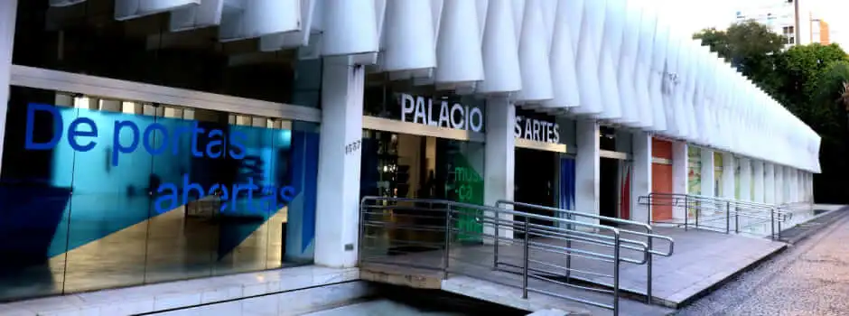 Imagem da fachada externa do Palácio das Artes, em Belo Horizonte
