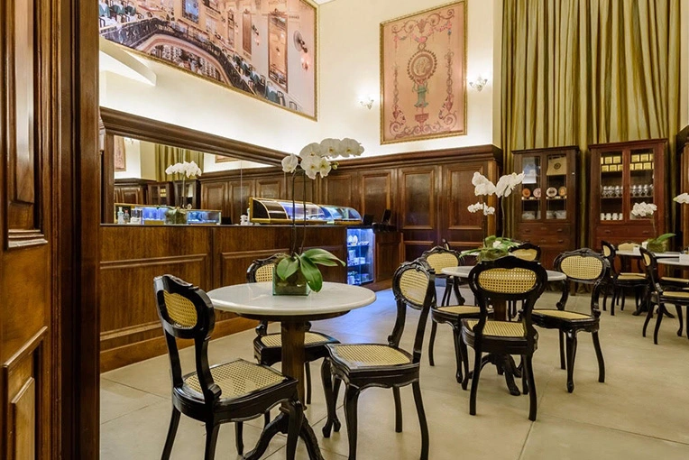 Imagem da área interna da Confeitaria Colombo, unidade CCBB, Rio de Janeiro| | Imagem: Confeitaria Colombo