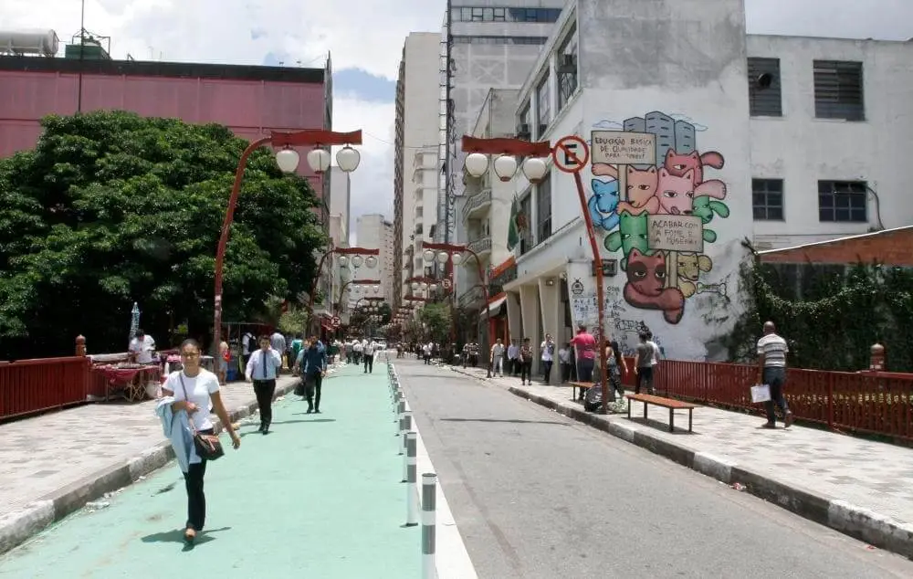 Imagem da Rua Galvão Bueno, no bairro Liberdade, em São Paulo