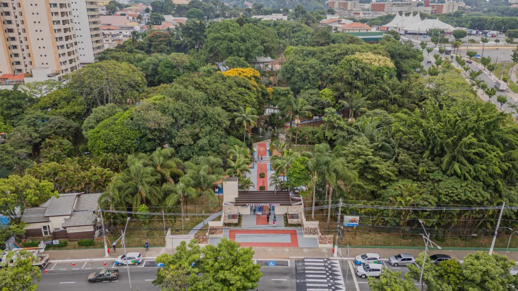 Imagem da vista aérea do Parque Raphael Lazzuri, em São Bernardo do Campo